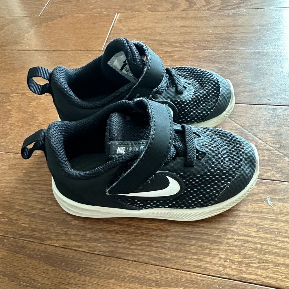 Infant Nike size 6